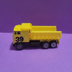 Showa Retro Miniature Dump Truck, Original Vintage Die-Cast Metal Toy (2b).