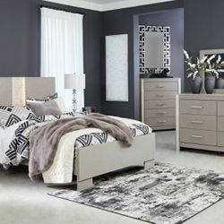 Surancha - Gray - 5 Pc. - Dresser, Mirror, Queen Panel Bed
