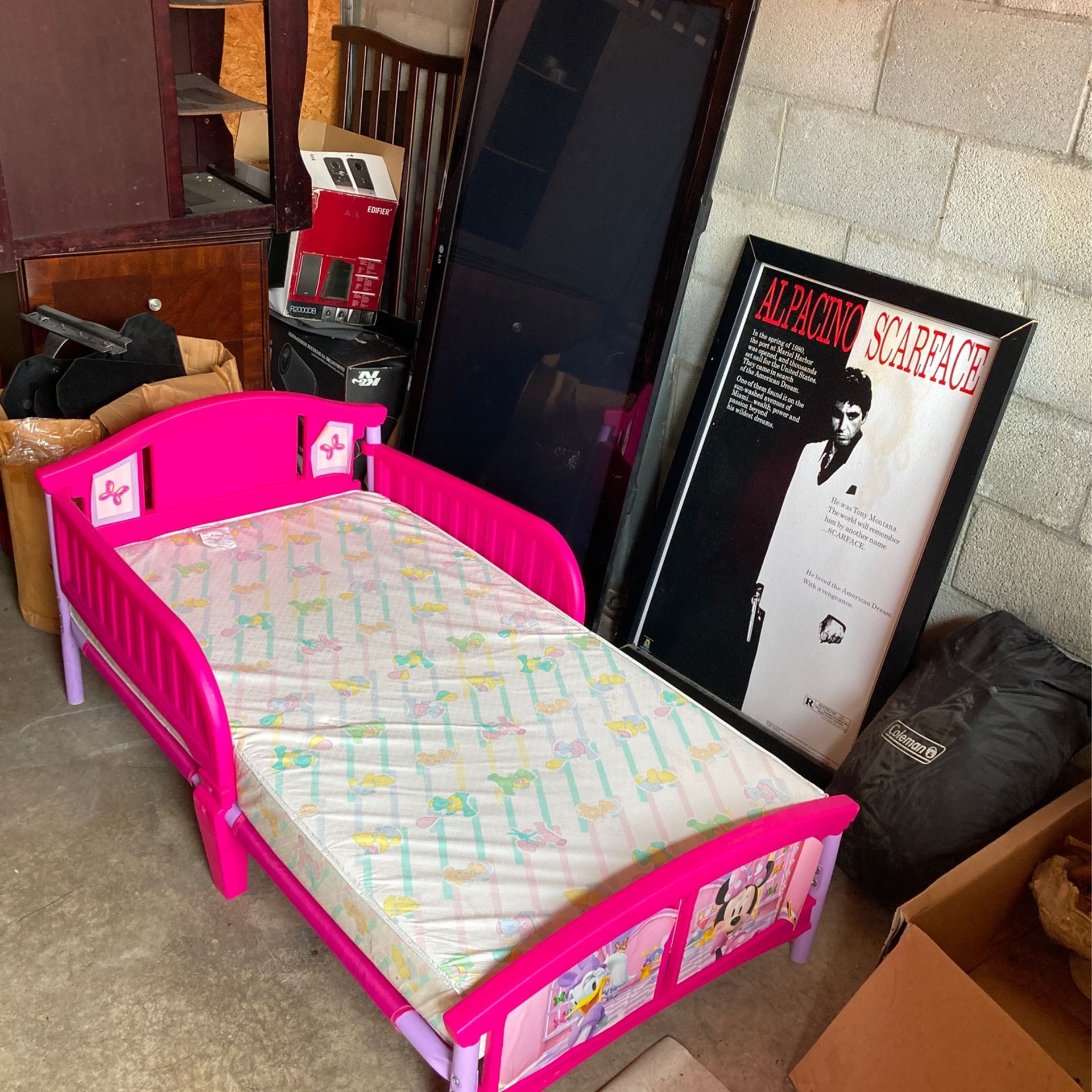 Free Stuff Electronics Furniture Flat Screen Tv Tools CDs Kitchen Table