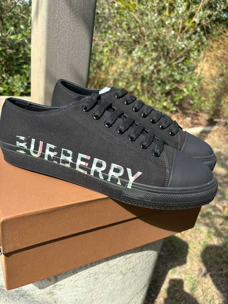 Burberry Shoes 200