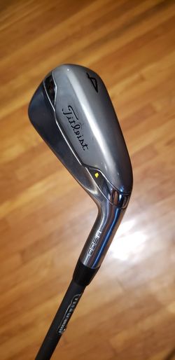 Titleist U500 Golf Iron Club