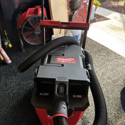 Milwaukee 12.0 Shop Vac 