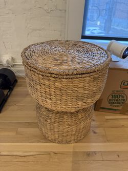 18" Hourglass Handwoven Hyacinth Storage Accent Table with Lid in Natural