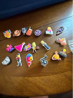 58 bags 19 in each bag Swift shoe charms