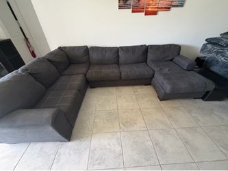 Sectional Sofa “ NEED GONE ASAP BY THURSDAY “