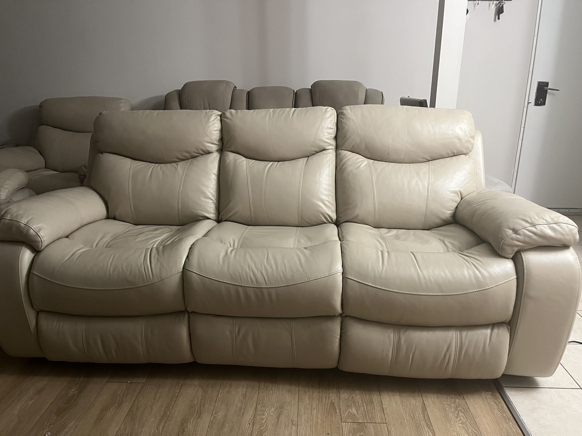 Set of 3 Leather Sofas — Quality and Distinction”