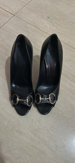 Hermosas sandalias en cuero talla 7b