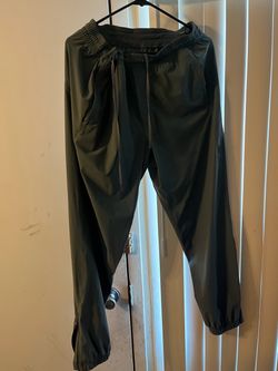 Lululemon Pace Breaker Regular