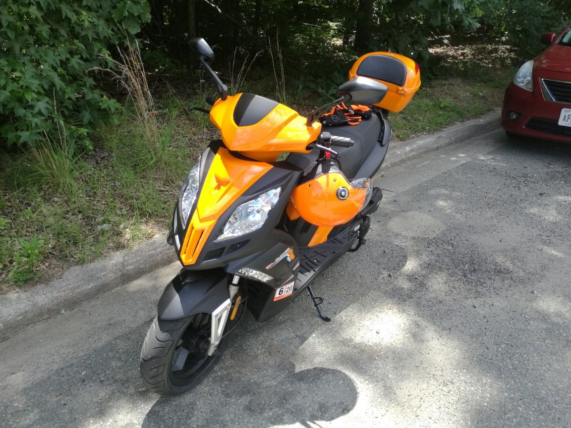 150CC Gator scooter moped 560 miles