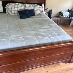 Cali King Mattress And Bed Frame 