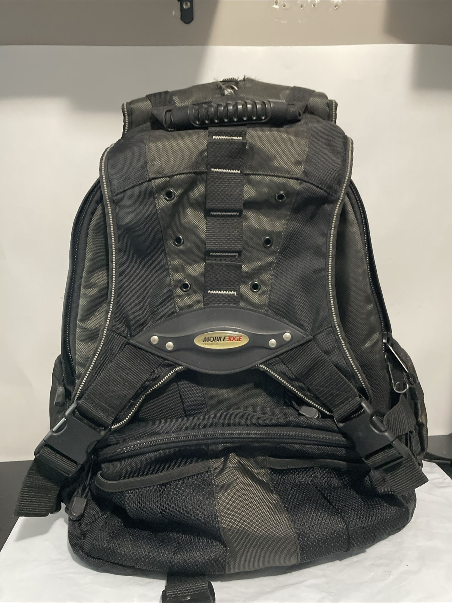 Mobile Edge BlackPremium 18” Laptop Backpack Small hole in the bag
