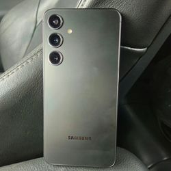 Galaxy S24 (🩶) • 128 GB  • UNLOCKED 🔐   (Price Is Firm)