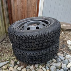 Set of 2 like-new Mastercraft Glacier-Grip tires 185/70R14