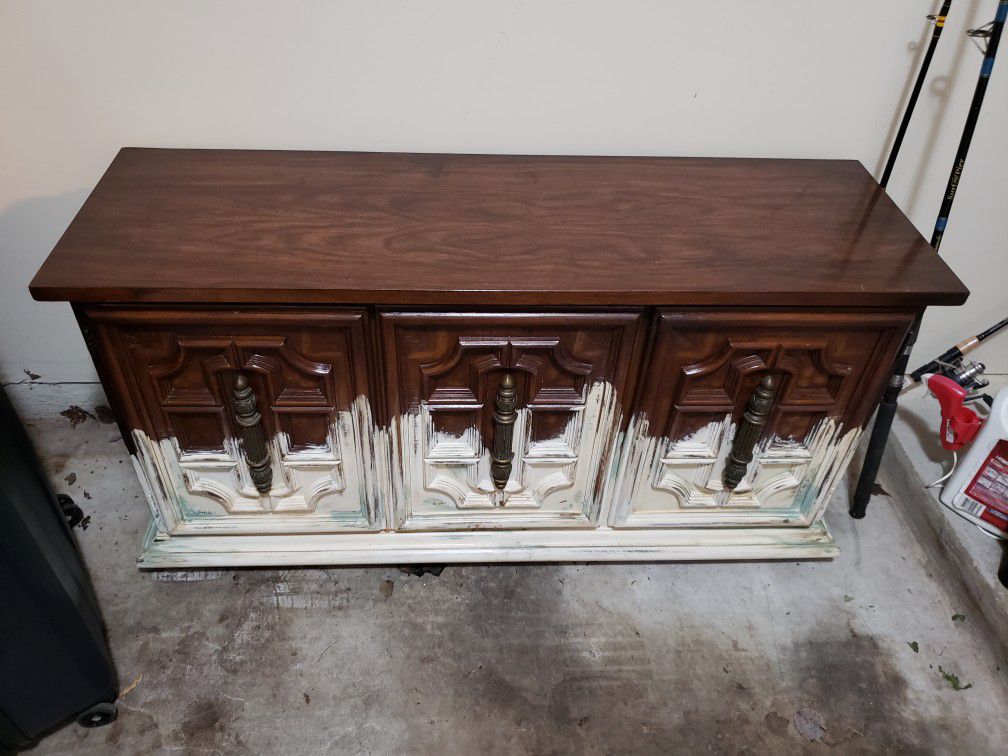 Buffet/TV Stand/Console Table