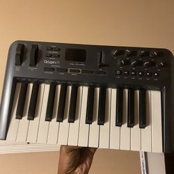 Oxygen 25 MIDI Keyboard