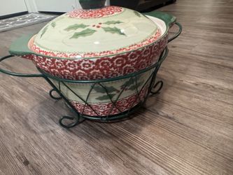 Temptations Christmas casserole three pieces, carrier trivet casserole dish