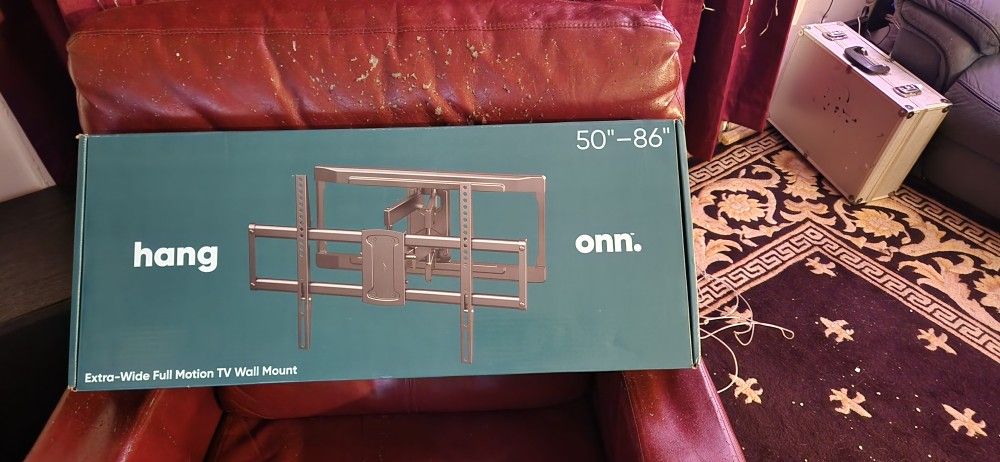 Omm Extra Wide TV Wall Mount