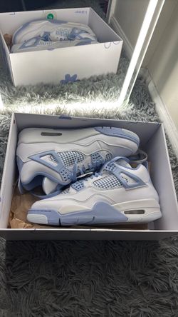 Women’s Air Jordan 4 Retro