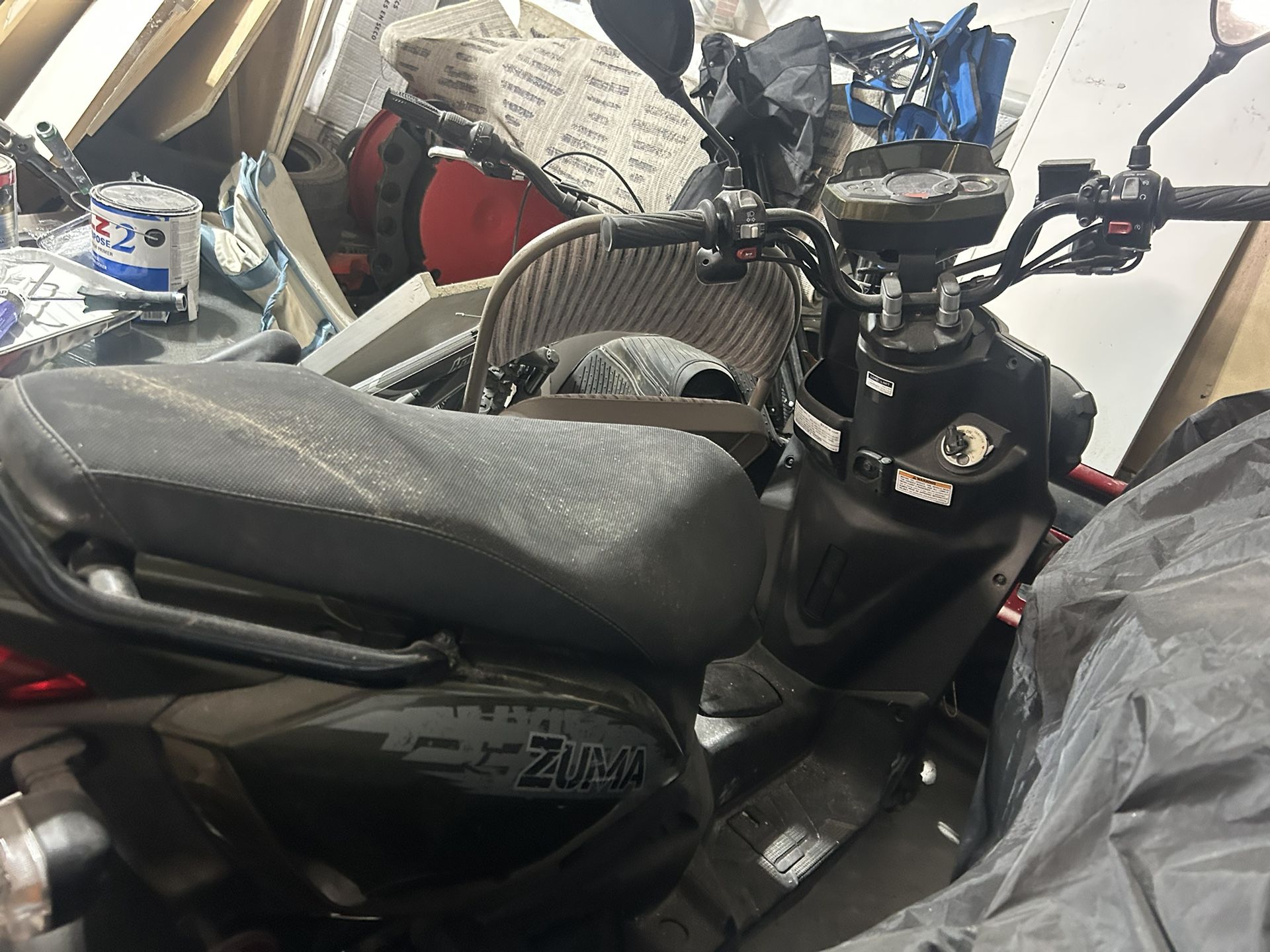 Zuma Yamahas Moped