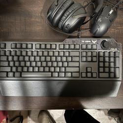 Asus Tuf Gaming Keyboard, Logitech Gaming Mouse, Hyper X Cloud 3