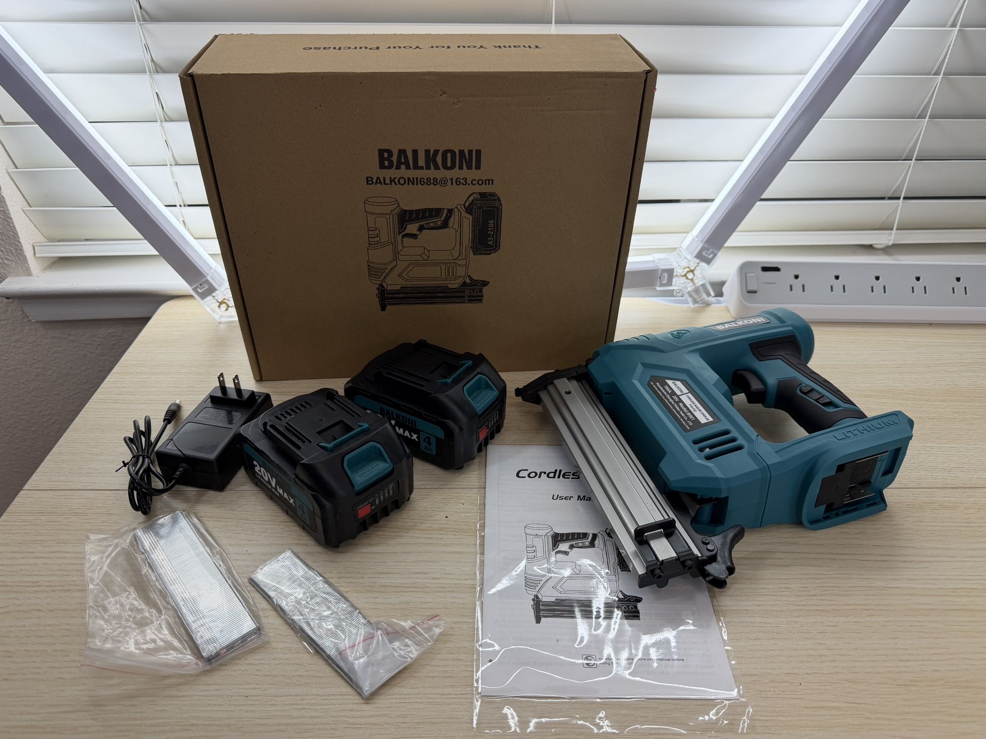 Brand New 18 Gauge Cordless Nail Gun, F32 NAIL MAX, with Battery 4.0Ah X 2, 1000pcs F30 Nails, 2 Firing Modes, 180 Nails/min, for DIY SKU211-S1