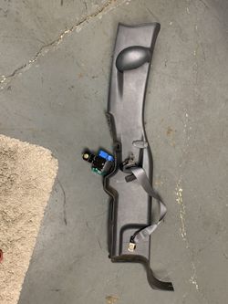 Rear right and left seatbelt assembly with trim/panel