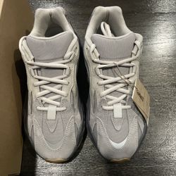 Yeezy Boost 700v2 Tephra Mens Size 6.5 Brand New 
