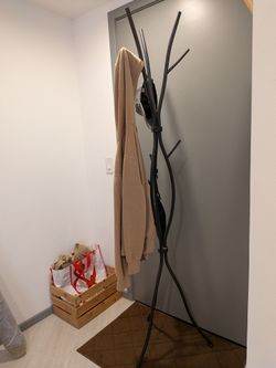 Black Metal Tree Branch Coat Rack Stand