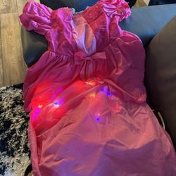 Princess Peach Size 6-8 Halloween costume