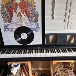 Yamaha Piano- Keyboard 