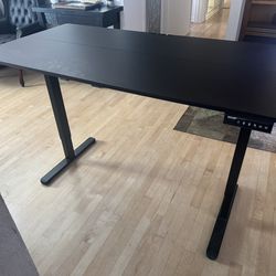 Rising desk. Powered