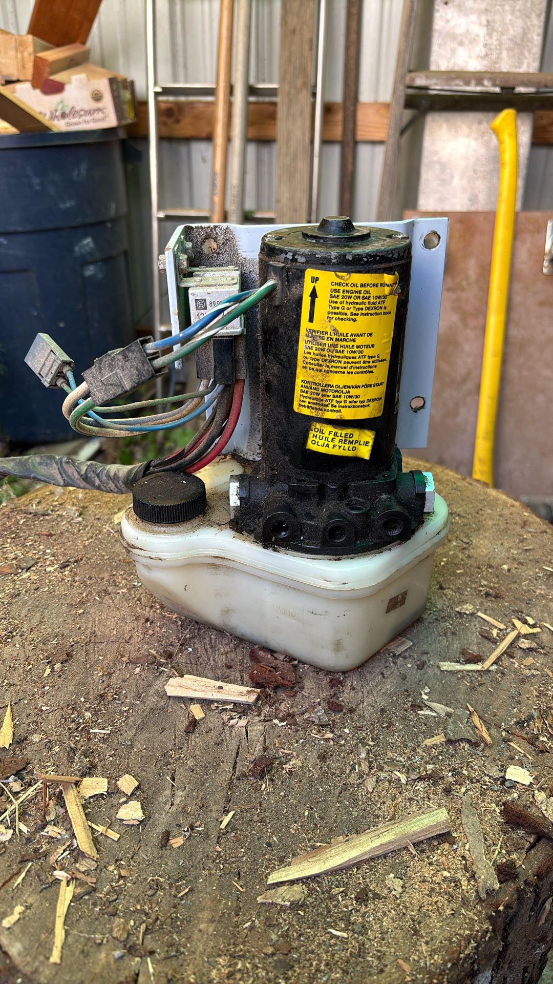 Volvo Trim Pump 854437