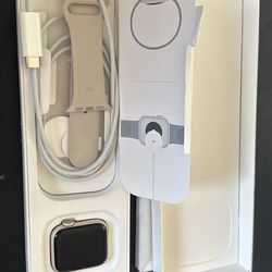BRAND NEW! Apple Watch SE(Gen 2) 40mm Starlight AI Star SB S/M Cell  I have two.