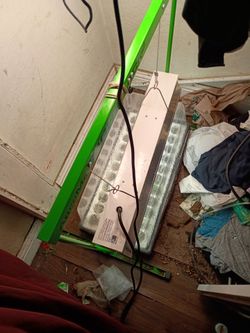 AgroMax Light Rack! Perfect station for making clones & starting seedlings