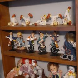 SMALL CLOWN COLLECTION SOME ARE 12" TALL .CLICK ON PICTURE YOU WILL GET FULL PICTURE SIZE 