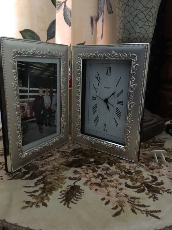 Clock with Picture Frame and Alarm Function