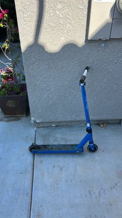 Mongoose kick scooter