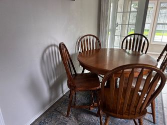 Round Wood Pedestal Dining Table with 4 Chairs
