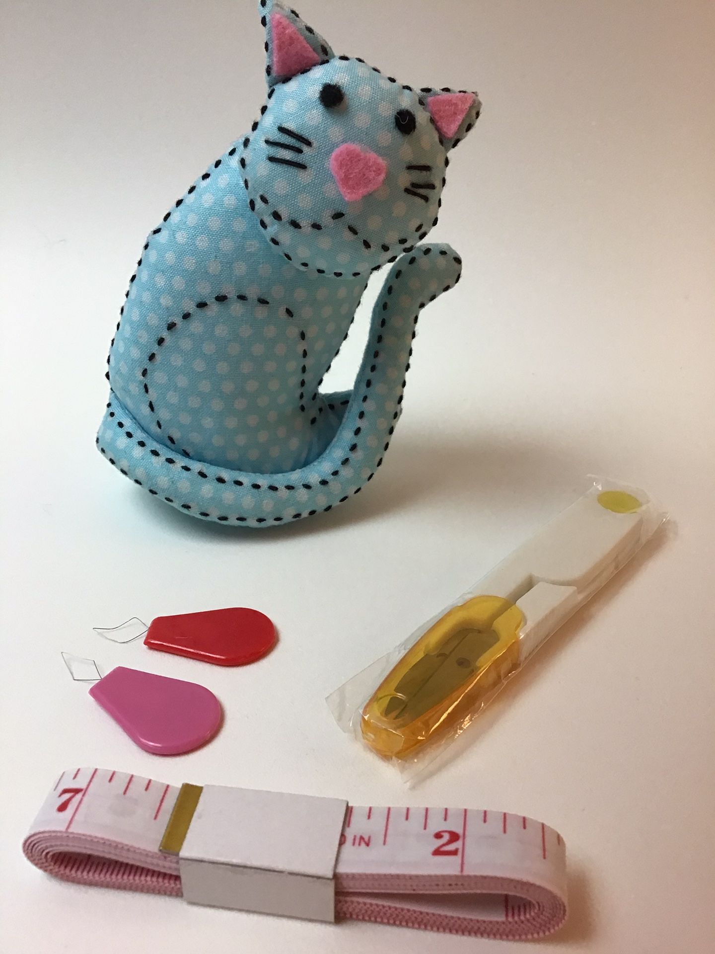 Cat pin cushion & sewing accessories *new