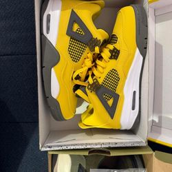 Jordan 4 Lightning