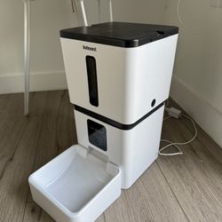 Dog/cat Camera + Feeder All In One