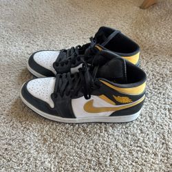 Used Jordan 1 Mid Black Pollen Size 11.5