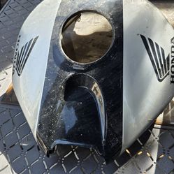 2006 Honda CBR 1000R tank cover and front fender