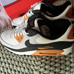NIKE AIR MAX 90. Men’s Size 9. Monarch, White, And Black. Brand New. 