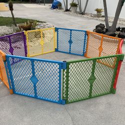 PLAY YARD PLAY PEN PET OR CHILD 8 Sections