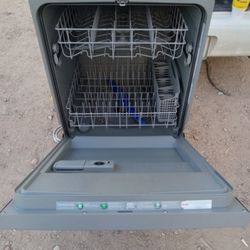 Frigidaire Dishwasher BARELY USED LIKE NEW