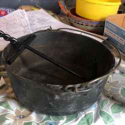 Cast Iron dutch oven 8" no lid