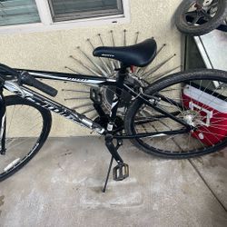 The Schwinn Pathway Multi-Use Bike— The Bike Is In Great Condition Every Thing Working And With Air Popping For Tires 