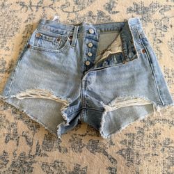 Women’s Size 26 Levi Denim Shorts