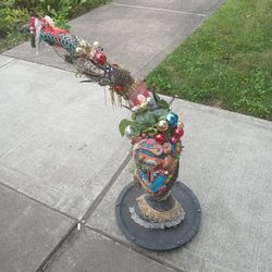 Unique Art 🎨 piece (Reminds Me Of The Cat & The Hat)